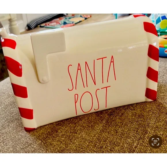 Santa Post Rae Dun - Picture 1 of 1